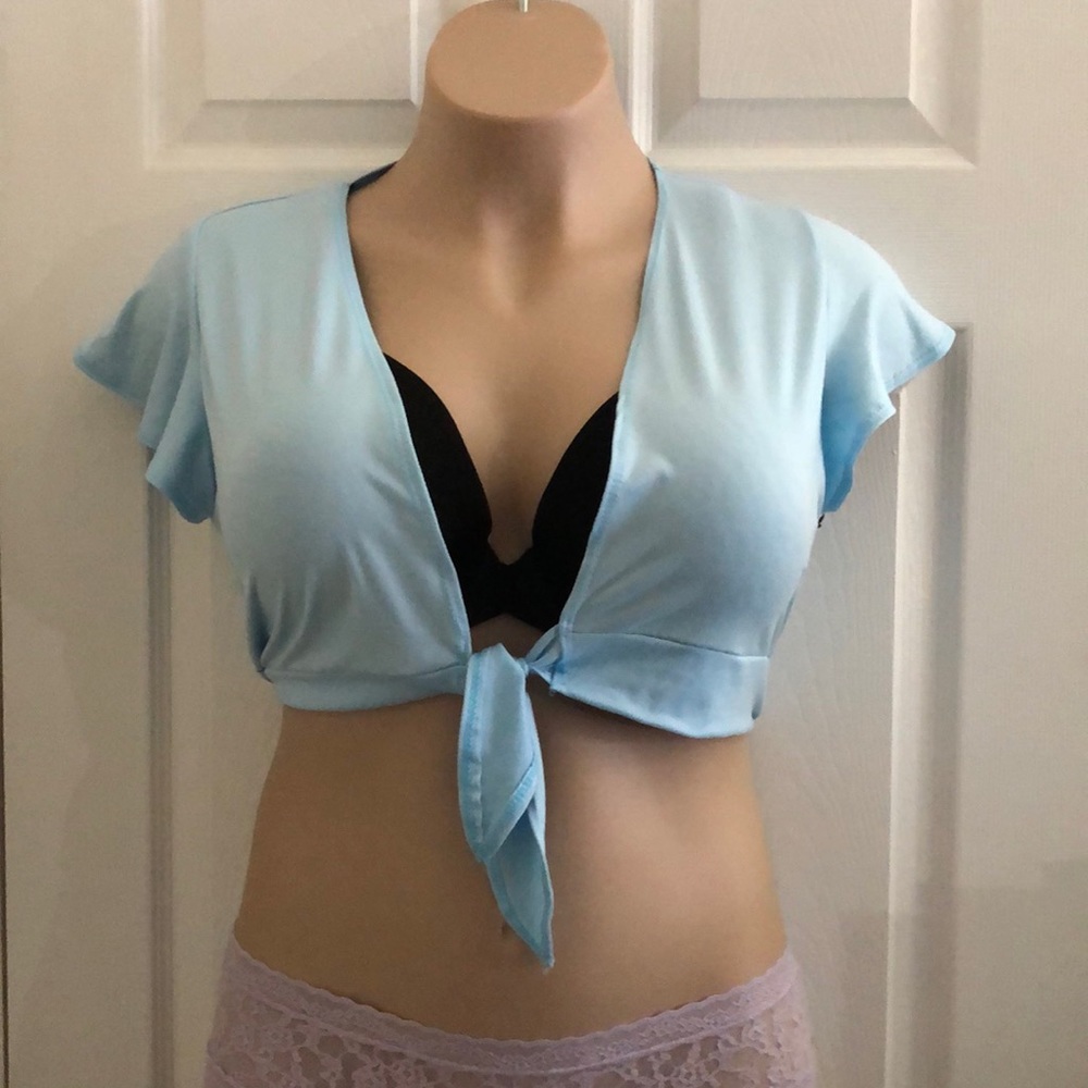 NWOT YMI Collections Baby Blue Front Tie Crop Top w/ Short Sleeves - Size Medium